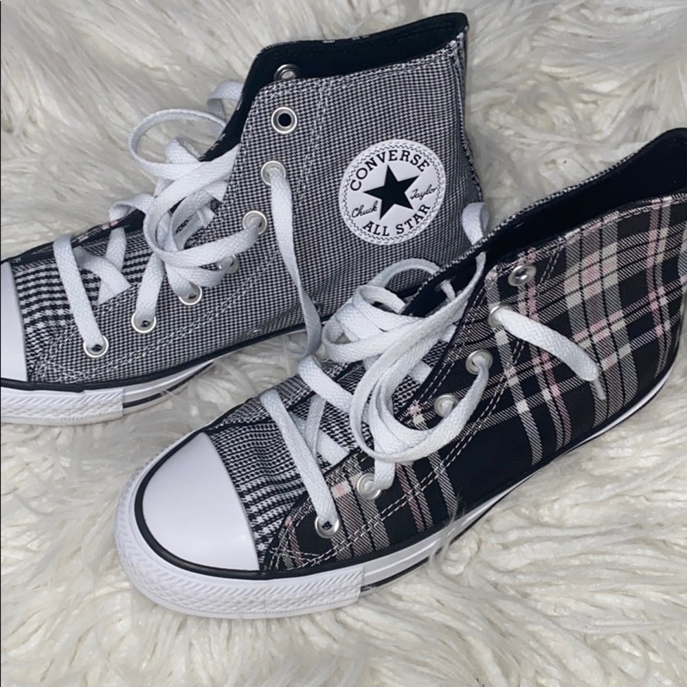 women’s mismatched high top converse